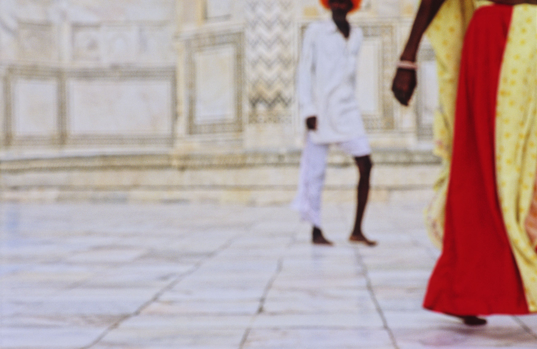 India_TajMahal_GroupWalk_01