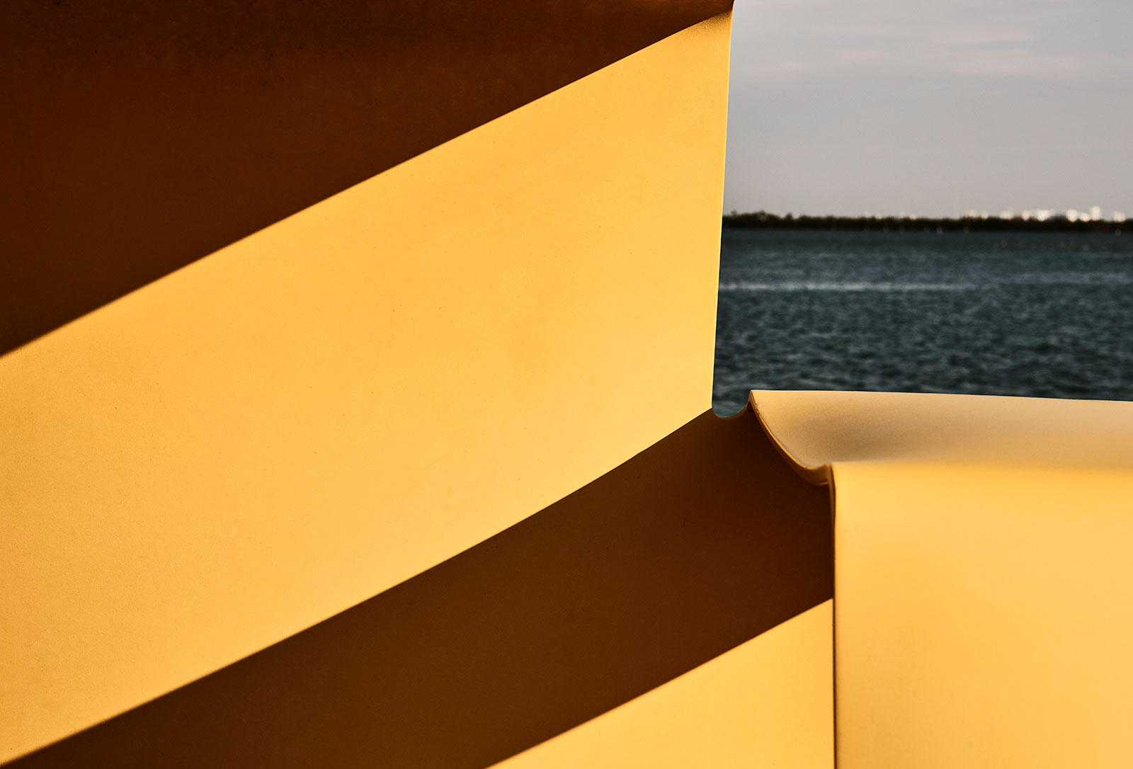 MIAMI_YELLOWTABLE